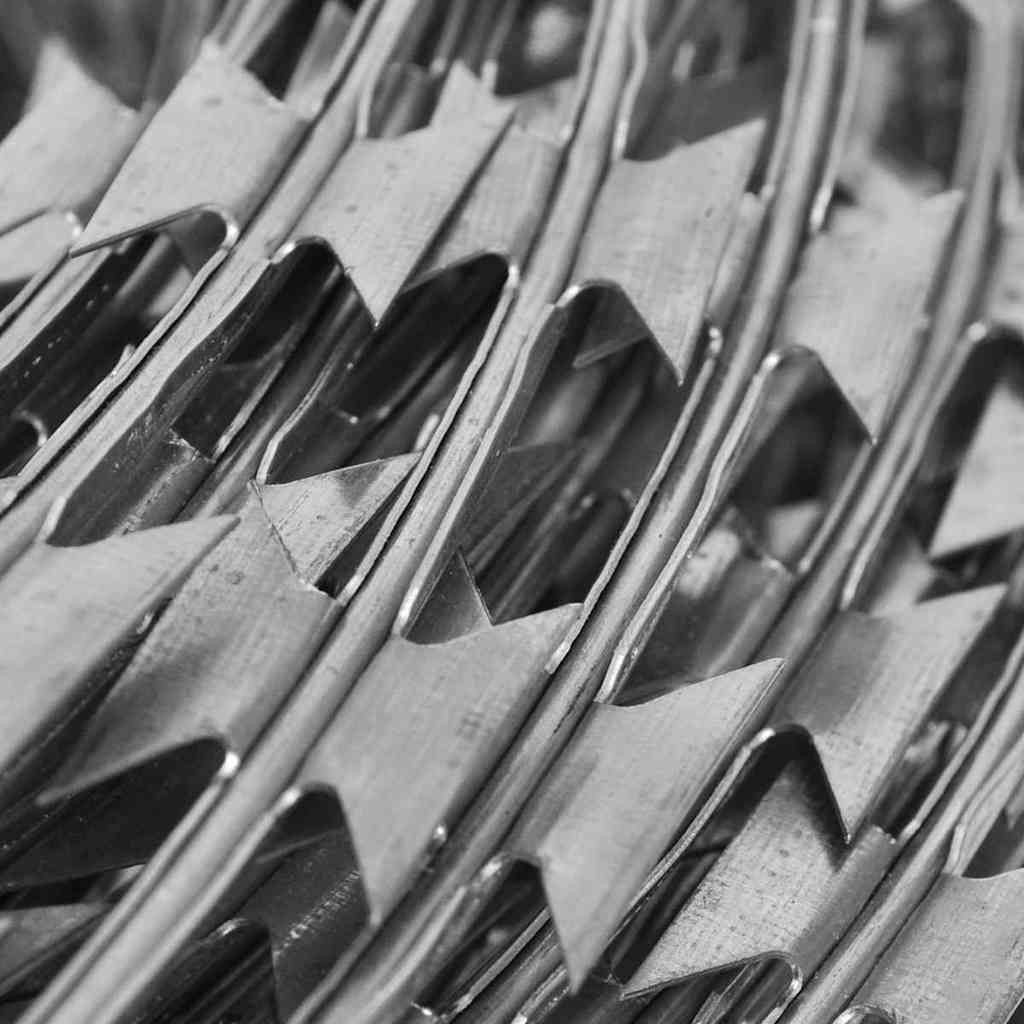 2 db horganyzott acél spirális szögesdrót tekercs 100 m 4