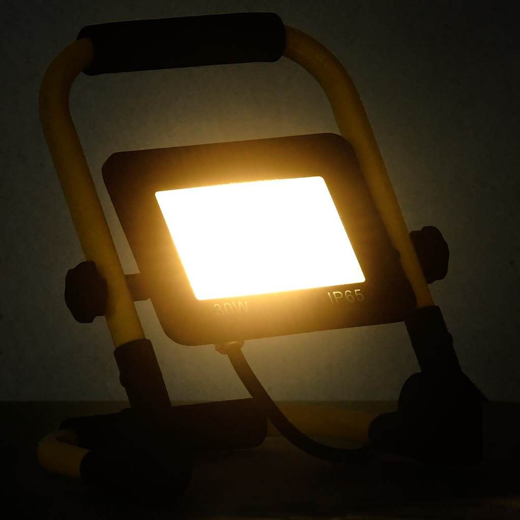 Meleg fehér fényű fogantyúval ellátott LED-es reflektor 30 W 2
