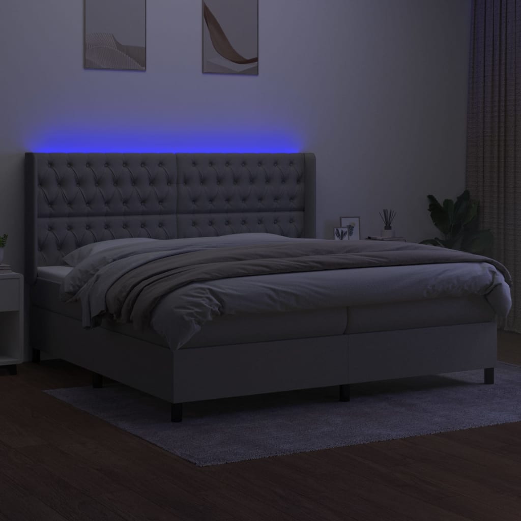 Világosszürke szövet rugós és LED-es ágy matraccal 200x200 cm 3