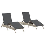 2 db világosszürke polyrattan napozóágy asztallal 2