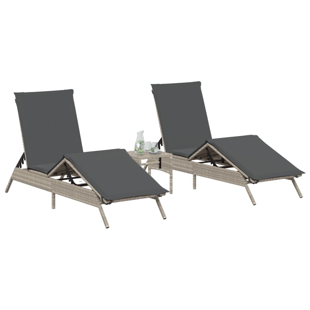 2 db világosszürke polyrattan napozóágy asztallal 3