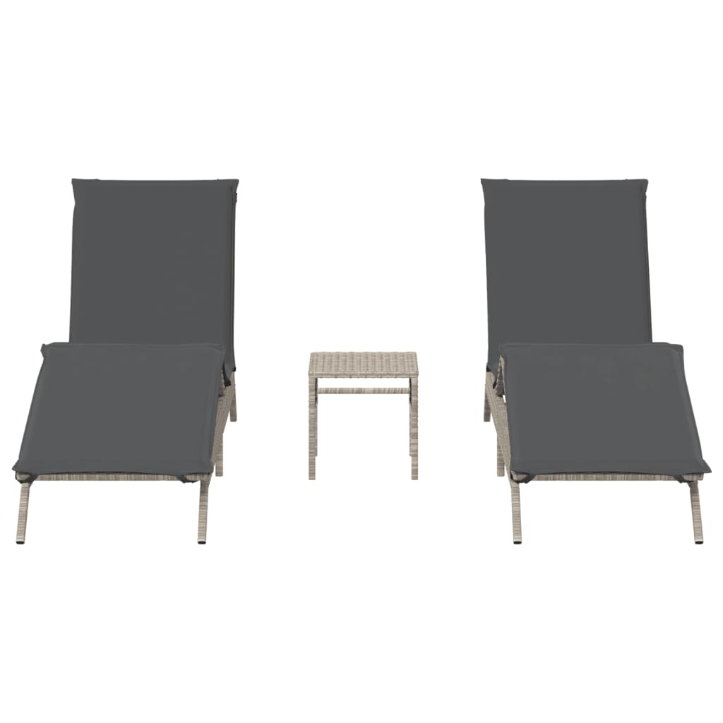 2 db világosszürke polyrattan napozóágy asztallal 4